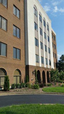 4041 University Drive