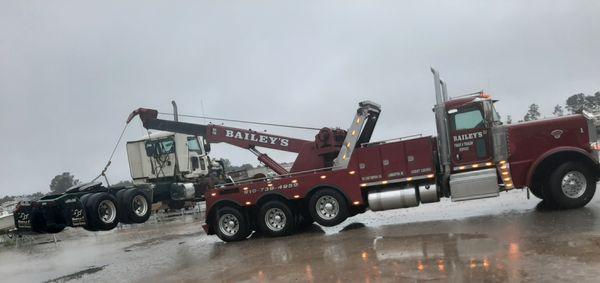 Bailey's Heavy Truck Towing & Recovery