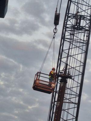 No secondary safety line as required by osha