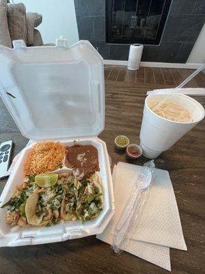 Taco plate with Horchata