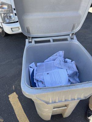 Eight bags of documents, almost filled up the container, very good service!