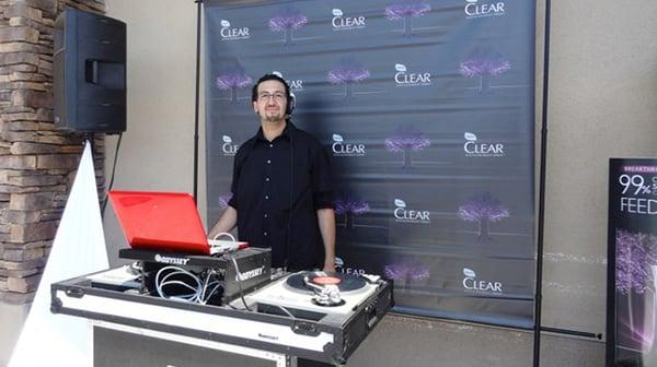 Los Angeles Bilingual Dj & Photo Booth
