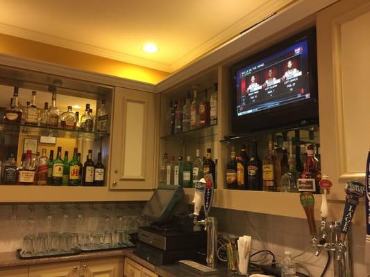 Siting pretty at the bar for dinner tonight!