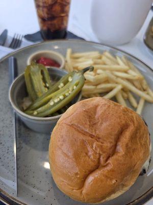 Hamburguesa and fries