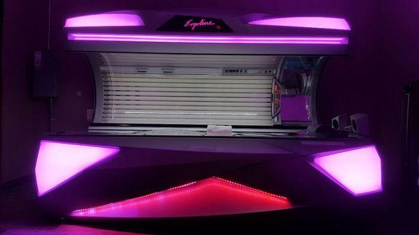Luxury Sunbed - Air Conditioner, Voice guide, MP3, Dynamic Power Ballasts.