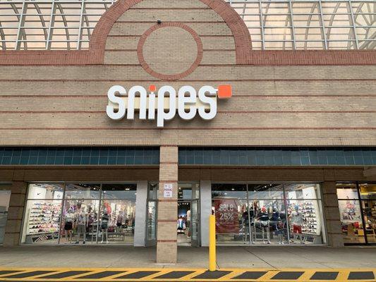 In this store you will find your favorite AirMax 270's , Jordan's, And much more.