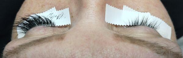 Classis lash extensions in cat eye shape