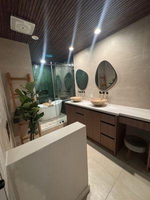 Custom vanity by Millor