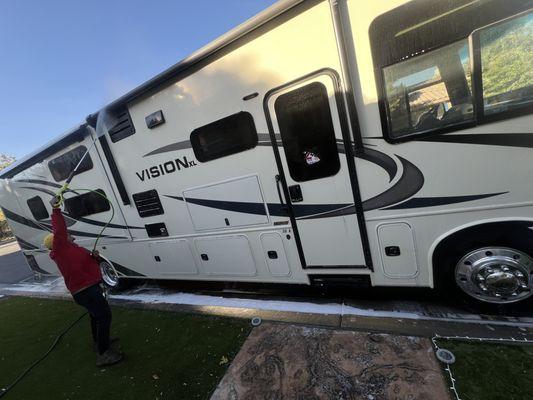 Luisito’s Car Wash