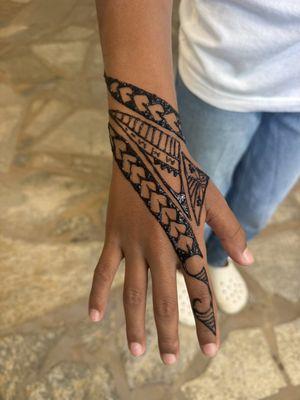Hawaiian Hair Braids & Henna Tattoos