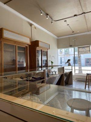 Dolphin jewelers
52 n federal highway
Dania Florida 33004
954-927-9775