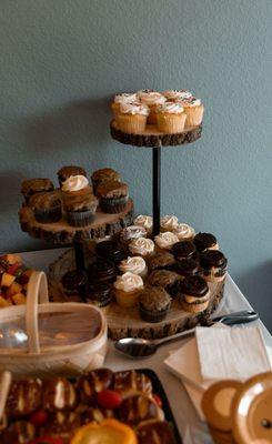 Multiple flavors of standard sized cupcakes