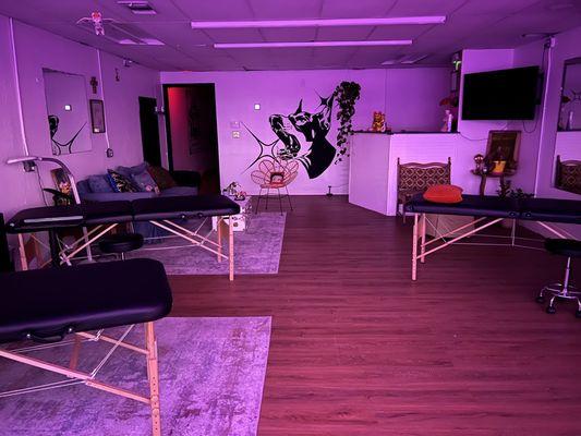 The front of the studio where there are currently 5 tattoo stations