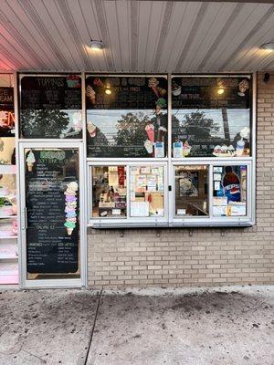 Petrucci's Inside Scoop