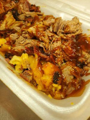 Da Sosa (Mac N Cheese topped with Brisket)