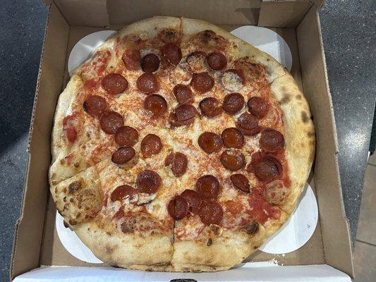 Small pepperoni pizza