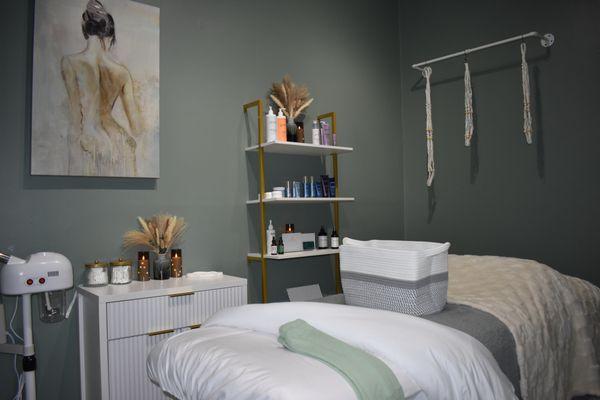 Our beautiful facial retreat room.