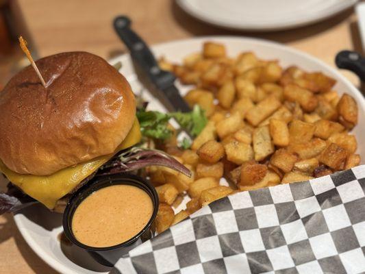Cowboy burger with seasoned potatoes