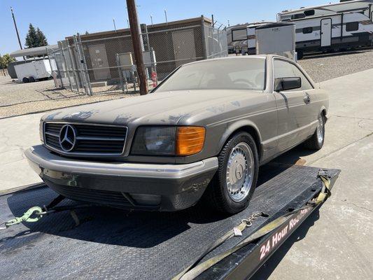 My wife's 1982 Mercedes Benz 380 SEC OWNED SINCE NEW BEING TOWED BY FARMERS TOWING!