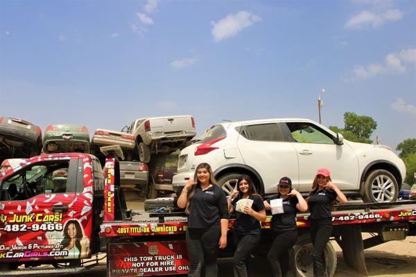Call Junk Car Girls Today For a Quick Cash Offer for your Non Running Vehicle. We Guarantee You CASH On The Spot!