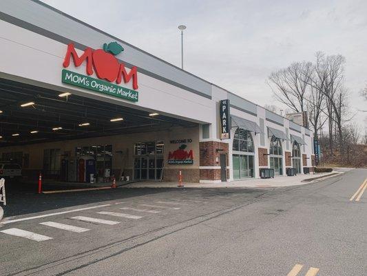 MOM's Organic Market