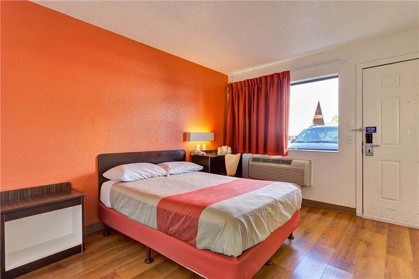 Motel Santa Rosa CA queen Bed