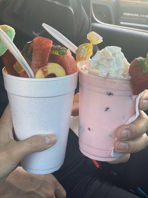 Fresas con crema y sandía con chile