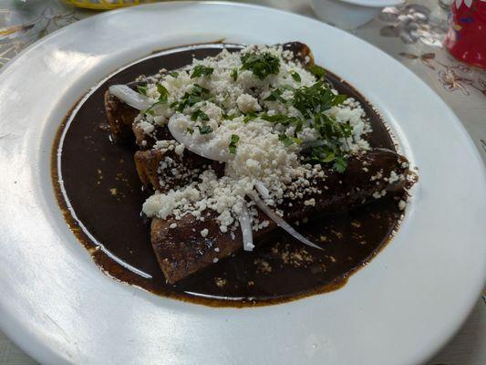 Taquitos enmoladas