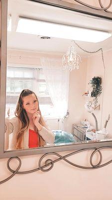 Hi, im a licensed esthetician and dual licensed nail technician offering a range of services