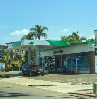 Sinclair Dino Mart is the gas station at this location now.