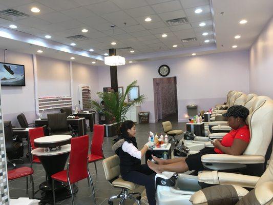 Rich & Famous Nail & Spa