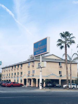 Roadrunner Inn & Suites
