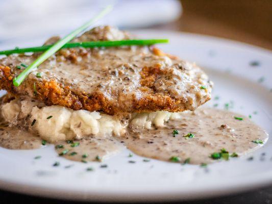 Veal Scallopini, Grilled Asparagus, Burrata Mashed Potatoes, Peppercorn Sauce