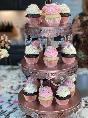 2 dozen cupcakes; one dozen vanilla and one dozen chocolate!! (Chefs kiss!)