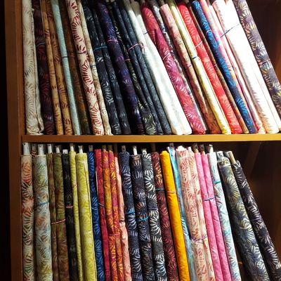 Hoffman Bali Batiks, 884 Sunflower collection