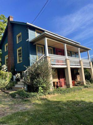 Farmhouse -3 bedrooms/2 bathrooms