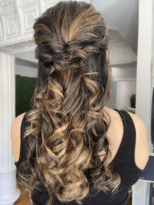 Dolled Up Salon & Blow Out Bar