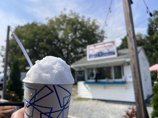 This is my new favorite snowball place! Amber has great customer service and takes pride in her flavors.
