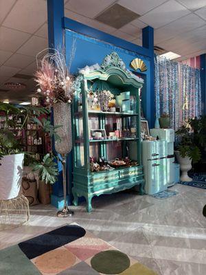 Front entrance with complimentary drinks and snacks