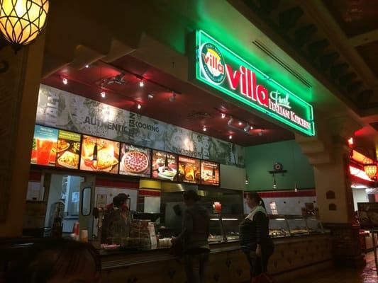 Food court pizza spot at the Santa Fe.