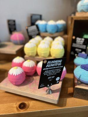 Colorful range of daisy topped bath bombs!