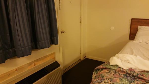 This is the color of the walls.... not the paint. The whole room was DIRTY.