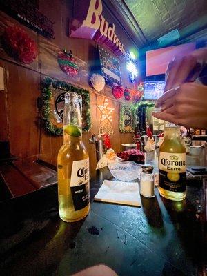 El Trebol Liquors & Bar