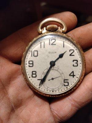 I got a Elgin 574 17 jewel pocket watch I would like to sell