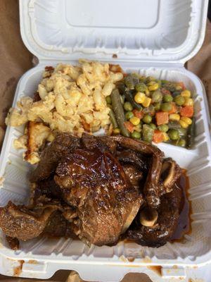 Beef ribs, baked Mac n cheese, veggies