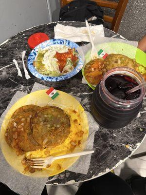 Agua de jamaica chalupas y flautas