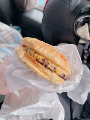 Cougar burger (without tomato, lettuce or onion)