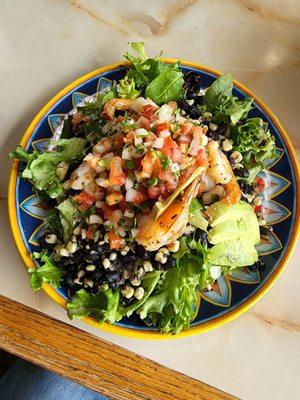 I got the honey shrimp salad. Avocado, beans, fresh greens, perfectly cooked shrimp. Robust flavor.