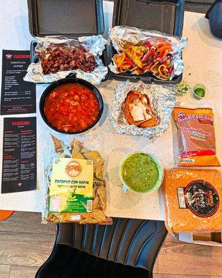 Love the marinated skirt meat (arrachera) and their soup !