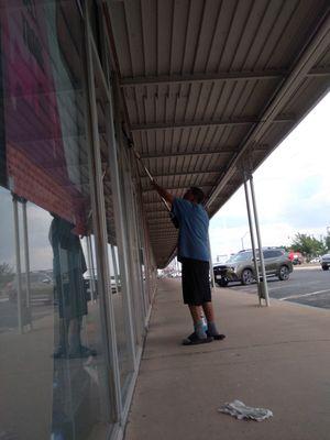 Ismael's Window Shine